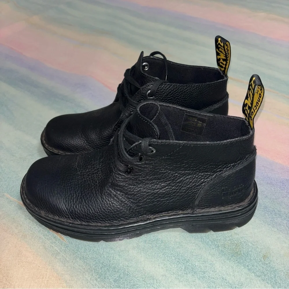 DR MARTENS Sussex Bear Track Slip Resistant Chukka Black  display picture 1
